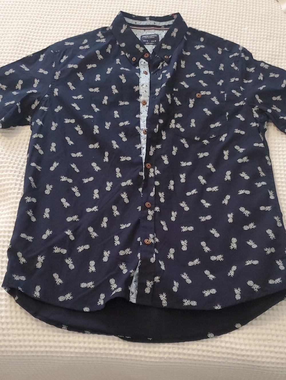 Mens size MED Pineapple Print Button-Up Shirt Sunrise Kingdom